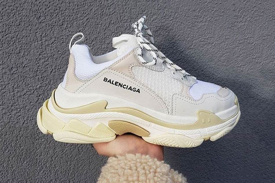 BALENCiAGA TRiPLE S SNEAKER WASHED COLOR REViEW
